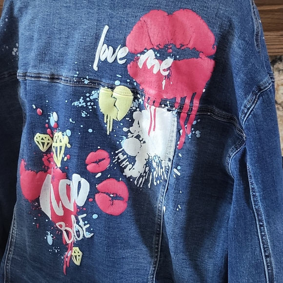 Ashley Stewart Blue Denim Grafitti Style Denim Jacket Size: 26/28 (NWT) - Picture 13 of 16